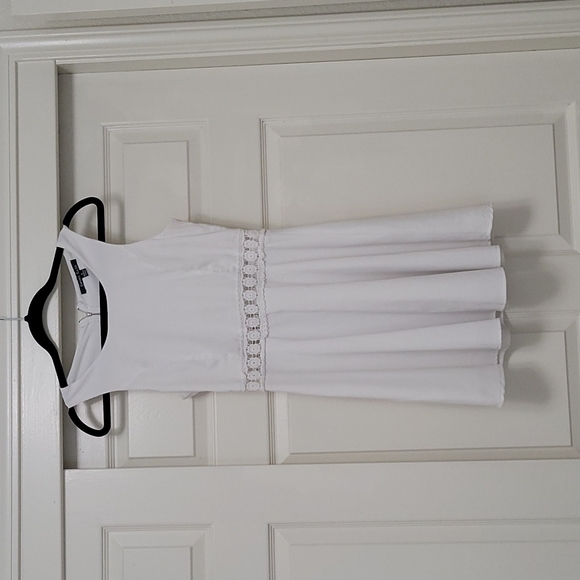 Beautiful white dress - Picture 4 of 5